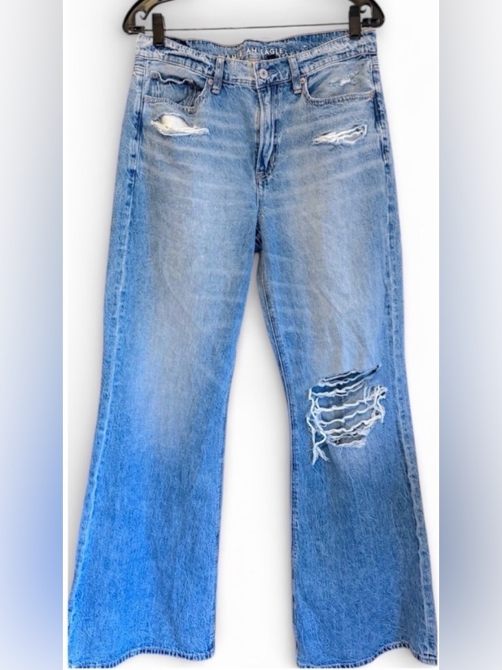 American Eagle Low Rise Baggy Flare Jeans sz 8 Long, Light Wash Distressed NWOT